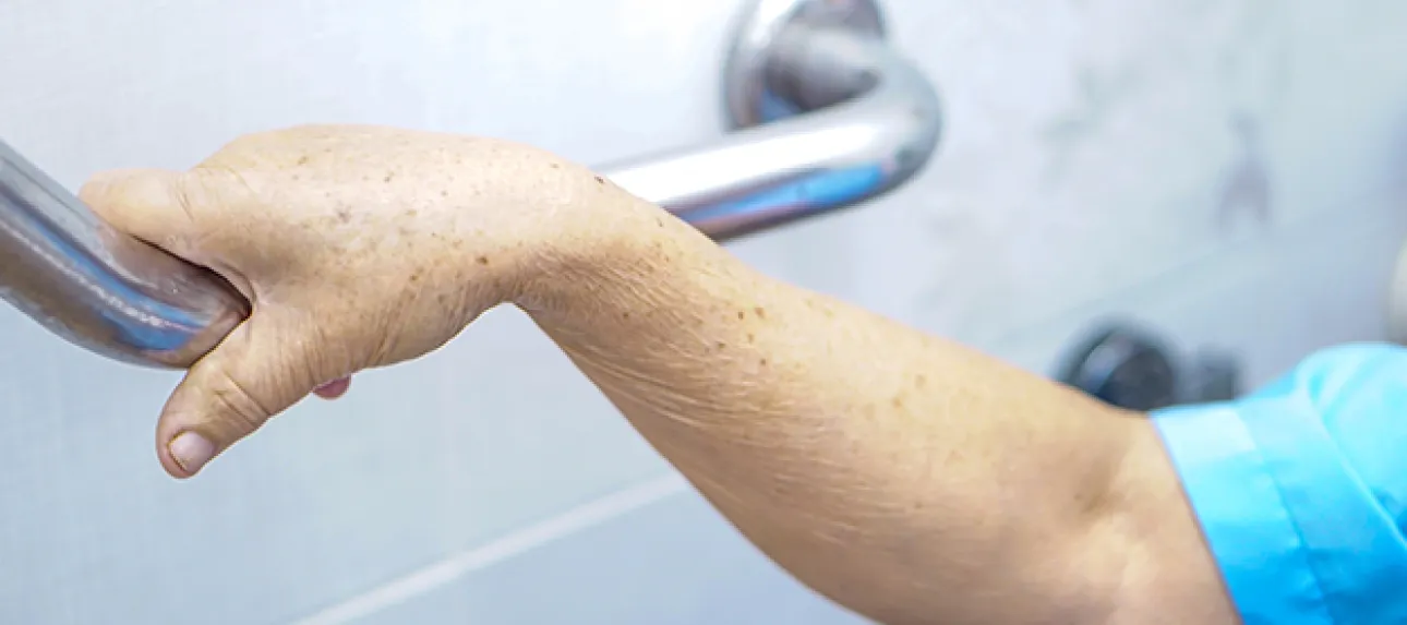 Senior salle de bain