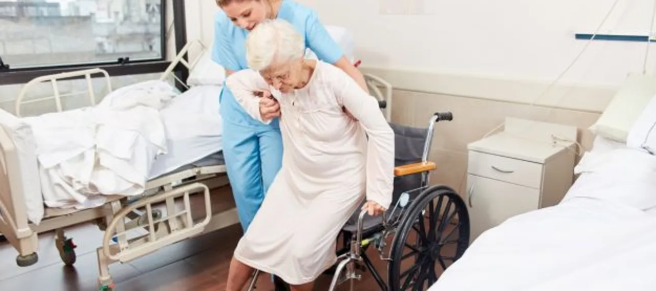 transfert du fauteuil au lit