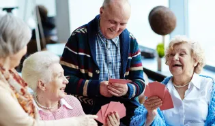 Quels cadeaux offrir aux personnes âgées?