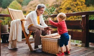 Aménager l'extérieur de la maison d'un senior