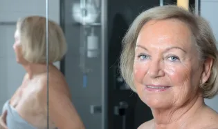 Douche personne âgée