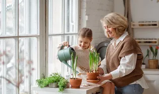 Accueillir sa mère âgée chez soi