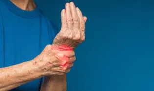 tendinite personne agee vignette