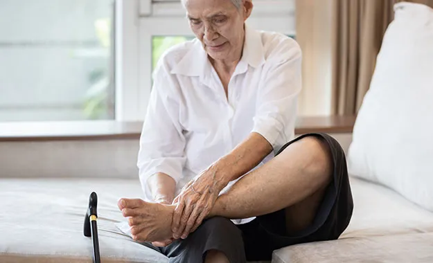chevilles enflées personnes agées