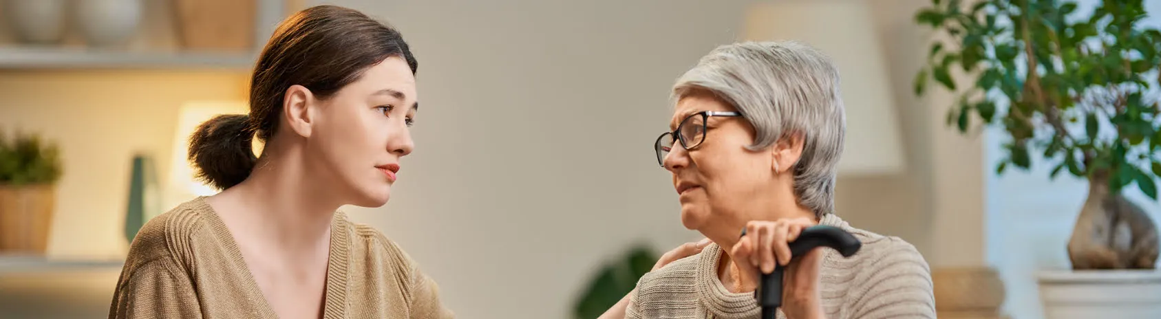 Comment rassurer et accompagner une personne âgée dépendante ?