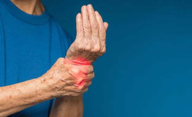 tendinite personne agee vignette