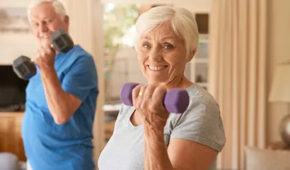 Muscler ses bras seniors