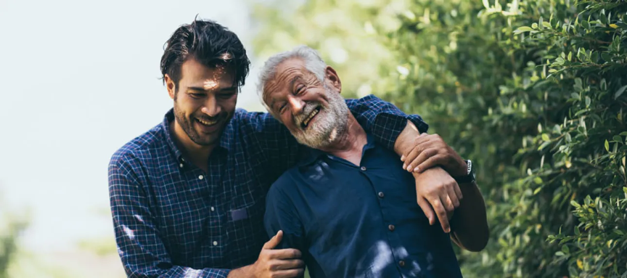 Enfant adulte avec son parent