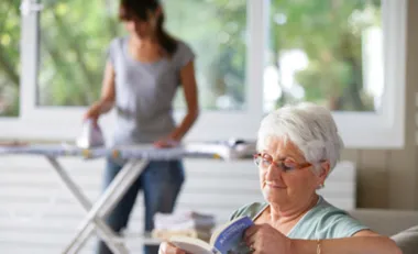 Les seniors plébiscitent le maintien à domicile