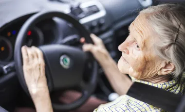 Senior en voiture