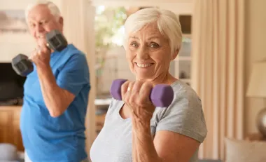 Muscler ses bras seniors