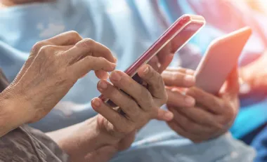 Téléphone portable pour personne âgée